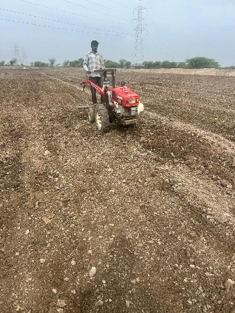 VST શિંગડા વાળુ ટેક્ટર