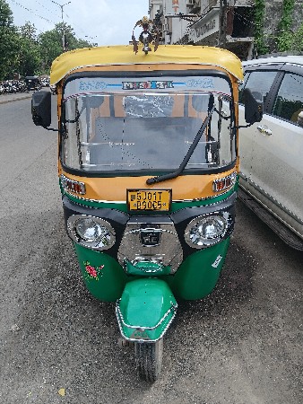 બજાજ   4સ્ટ્રોક 2017