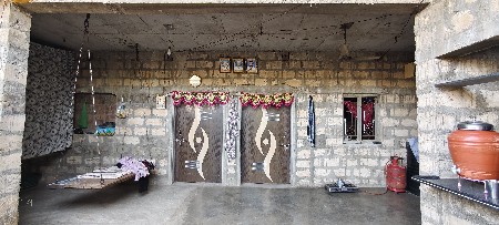 ઘર વેચવાનું છે 
મોં:6355900208