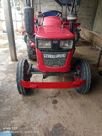 મહેન્દ્રા યુવરાજ 215 વેચવાનું છે