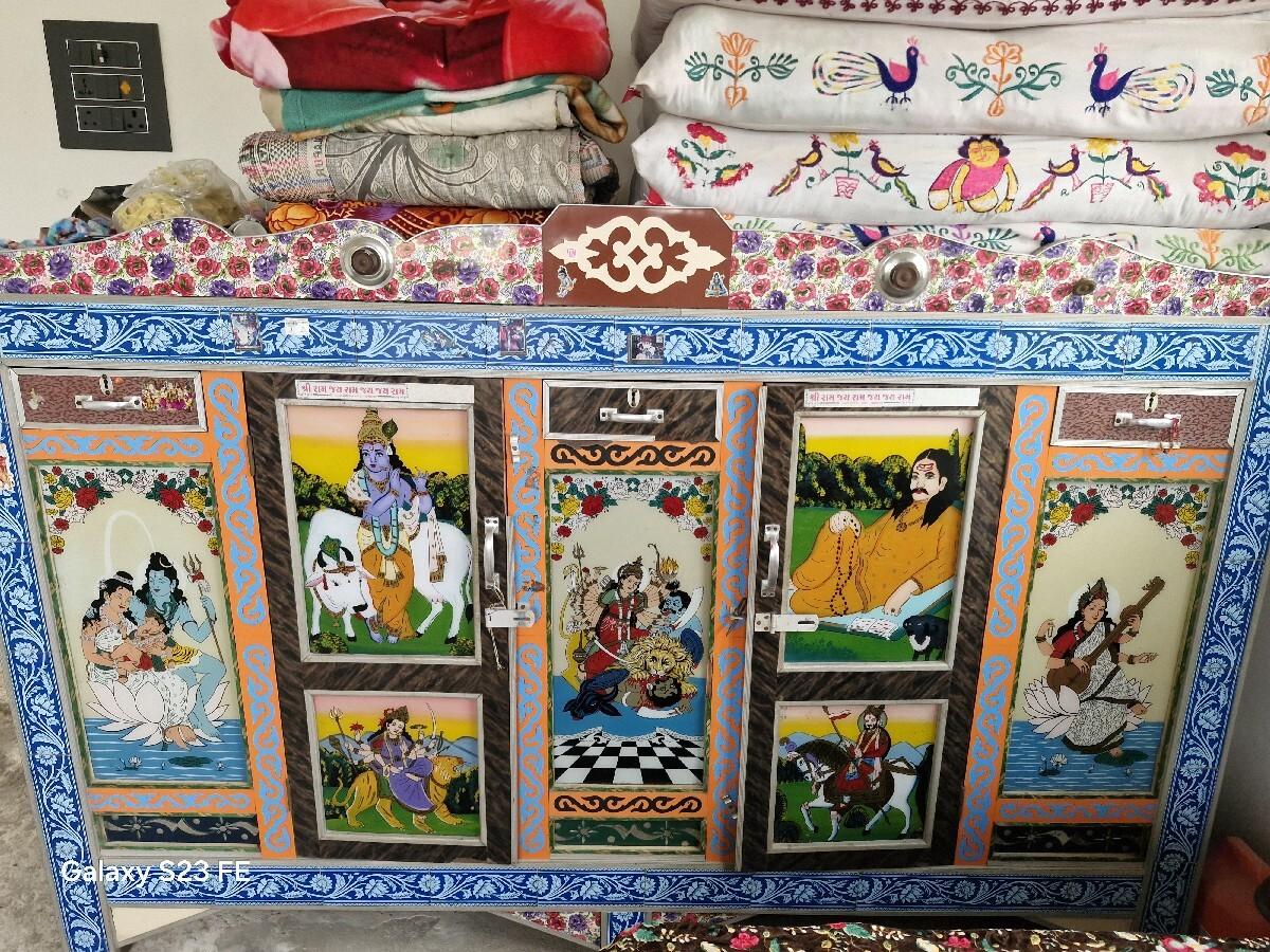 આખો ઓરીજનલ કબાટ