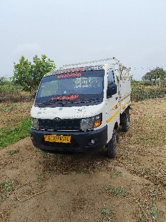 Mahindra supro