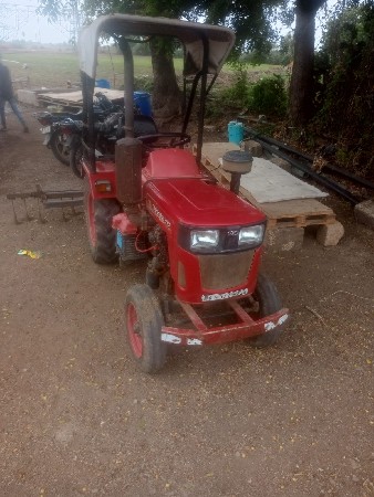 Mahindra yuvraj 215