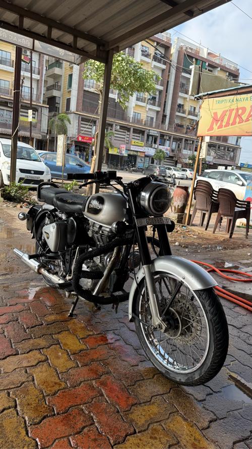 Bullet Classic 350.