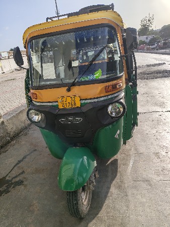 બજાજ મેક્ઝીમાં CNG વેચવાની છે