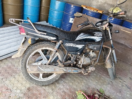 બ્લેન્ડર ગાડી વેચવાની છે.