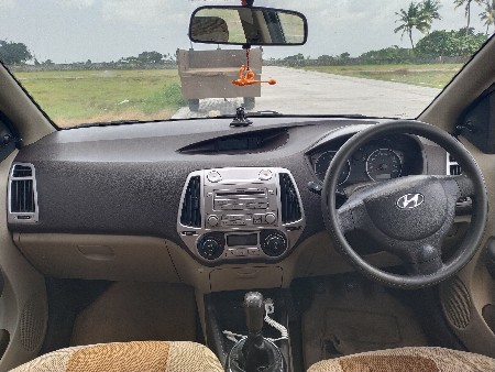 કાર વેચવા ની છે