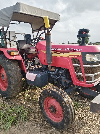 મહેન્દ્રા યુવો 275