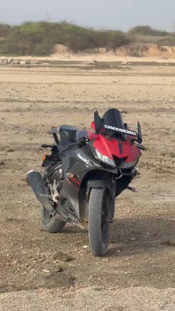 આ R15 હોન્ડા વેચવાનું છે