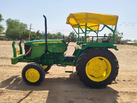 John Deere 5105