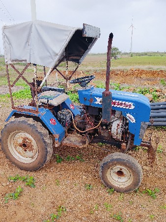 મીની ટ્રેકટર વેસવાનુ છે
