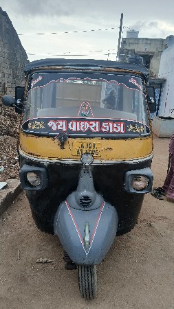 પિયાગો રિક્ષા વેચવાની છે