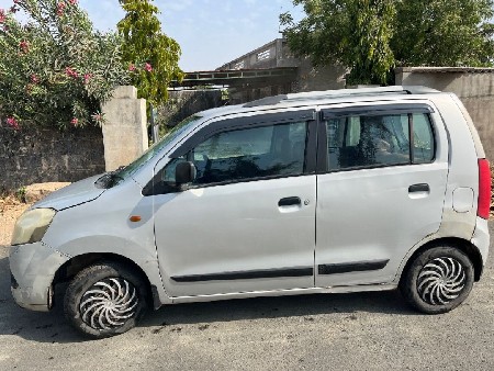 ગાડી વેચવાની સે