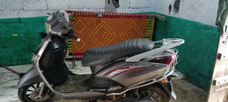 બેટરીવાળી સ્કુટી વેચવાની છે