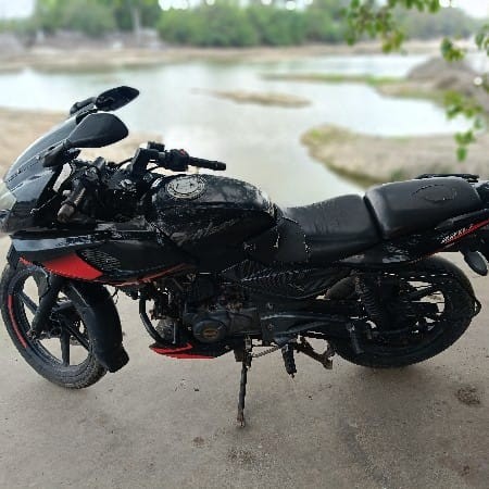 pulser 220