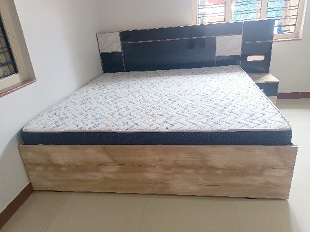 પલંગ નવો જ છે