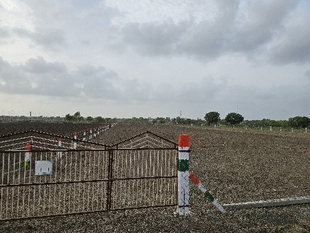 જમીન વેચવાની છે.