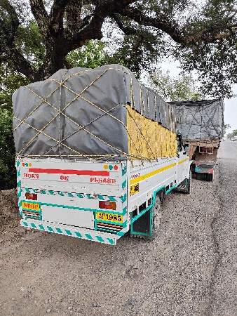બોલેરો મેક્સીટ્રક વેચવાની છે