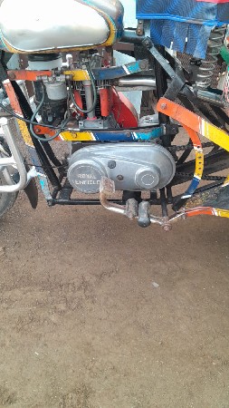 આ છકડો રીક્ષા વેચવાની છે