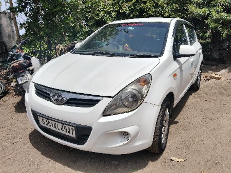 Hyundai i20 magna vechavani chhe