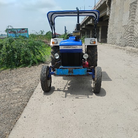 ટ્રેક્ટર વેચવાનું છે