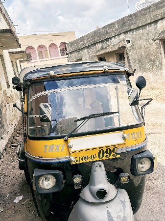 મીની પિયાગો રિક્ષા