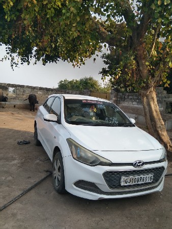 ફોર વ્હીલ વેચવાની છે