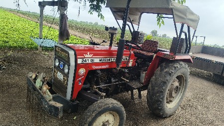 ટ્રેક્ટર વેચવાનું છે