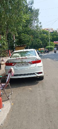 10.પાસ . લાઇસન્સ છે.
