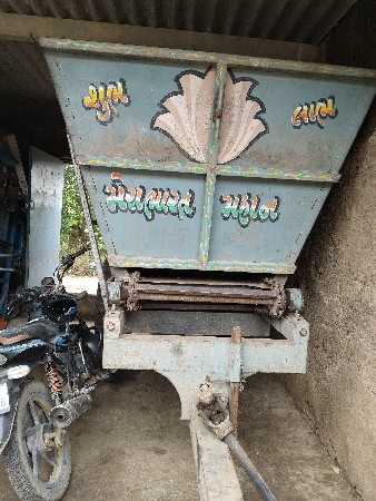 ખાતર ઉડાડવાની ટોલી વેચવાની છે