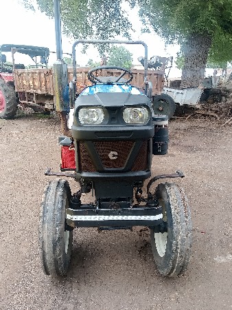 મીની ટ્રેક્ટર વેચવાનું છે.