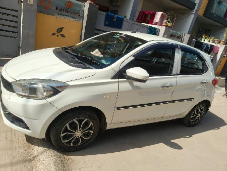 આ ગાડી વેચવા ની છે.