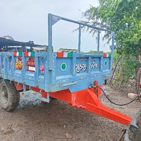 લારી (ટ્રેલર) વેચવાની છે.
