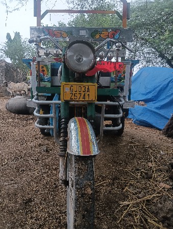 ખુશ્બુ રીક્ષા વેચવાની છે