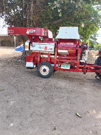 આ ગૌતમ થ્રેસર વેચવાનું છે.