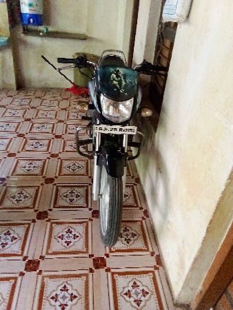 ટુ વ્હીલ વેચવાનું છે ટુ ઓનર