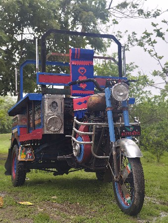 khusbu riksha