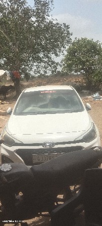 ફોર વ્હીલ-કાર વેચવાની છે