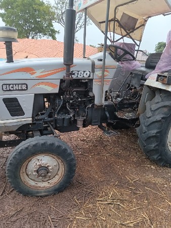 ટ્રેક્ટર વેચવાનું છે