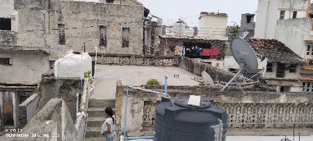 2 મકાન એકજ લાઈન માં
