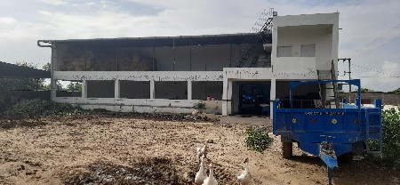 તબેલો વેચવાનો છે.