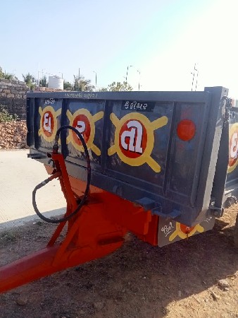ધરતીનો ફોરવીલર ટ્રેલર વેચવાનો છે