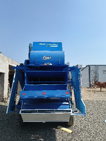 વૈભવ થેશર મોડલ મીની વીકાત