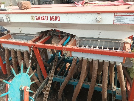 ધરતી ની ઓરણી વેચવાની છે