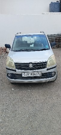 ફોર વ્હીલ વેચવાની છે.