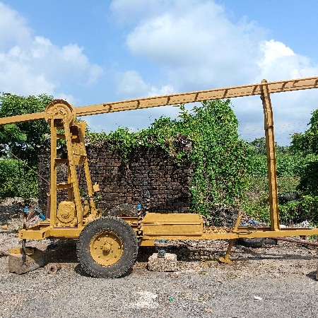 બોરમાંથી મોટર કાઢવાની ઘોડી