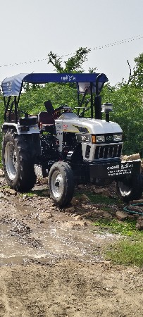 આઇશર 380 ટ્રૈકટર વેશવાનું છે