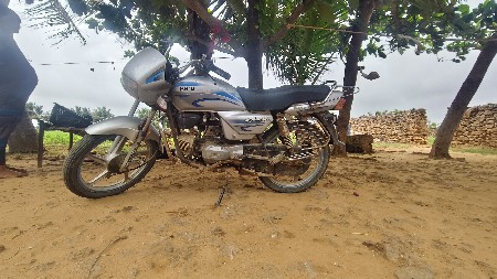 હીરો સ્પ્લેન્ડર વેચવાની છે