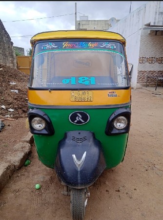 રીક્ષા વેંચવા ની છે