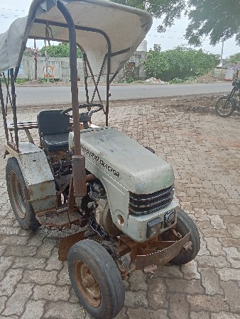 મિની ટ્રેક્ટર વેસવાનુ છે